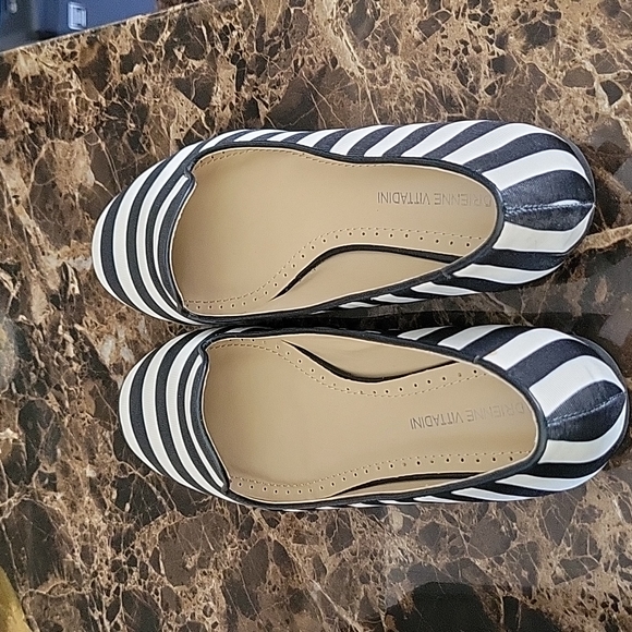 NEW WITHOUT TAGS Adrienne Vittadini Navy/White Shoes - Picture 5 of 11